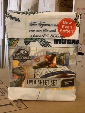 Jurassic World Bedding Twin Sheet 3 PC Set: Flat Sheet, Fitted Sheet, Pillowcase